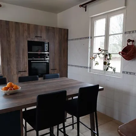 Retraite Paisible Avec Cheminee, Etang Prive Et Pres Du Mans - Fr-1-410-382 *