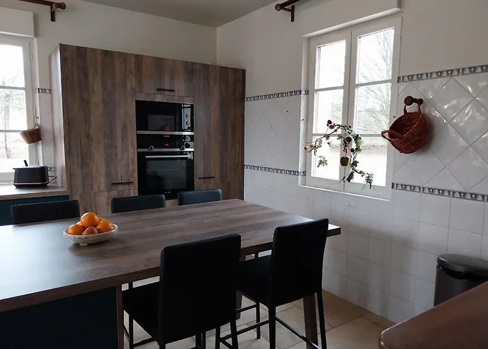 Retraite Paisible Avec Cheminee, Etang Prive Et Pres Du Mans - Fr-1-410-382 *