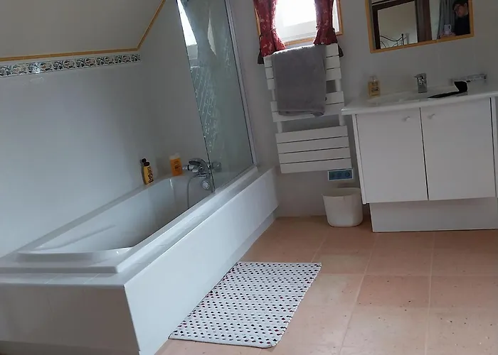 Retraite Paisible Avec Cheminee, Etang Prive Et Pres Du Mans - Fr-1-410-382 Дом отдыха Dehault